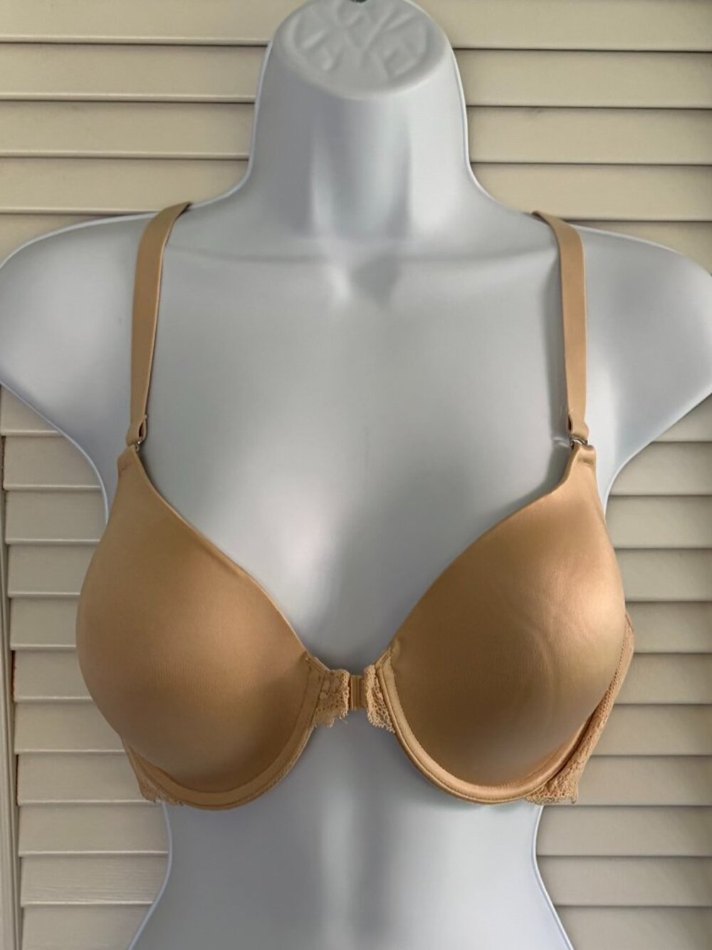 Maidenform Racerback, T-Shirt Bra, W/ Molded  Underwire Cups  Beige  36C  NWOT